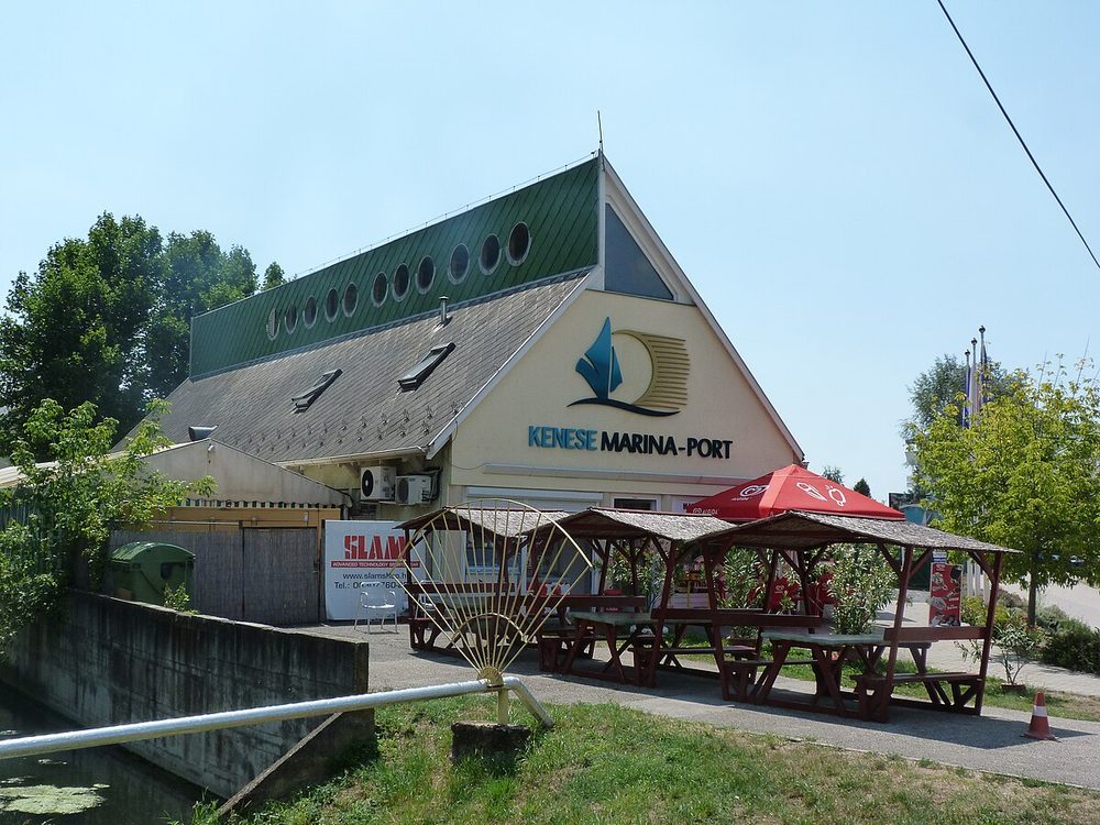 Balatonkenese kikötő